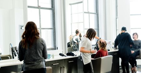 Badanie: Branża beauty zapowiada ostre cięcie wśród swoich pracowników