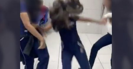Nastolatka złamała kręgosłup odtwarzając trend z TikToka