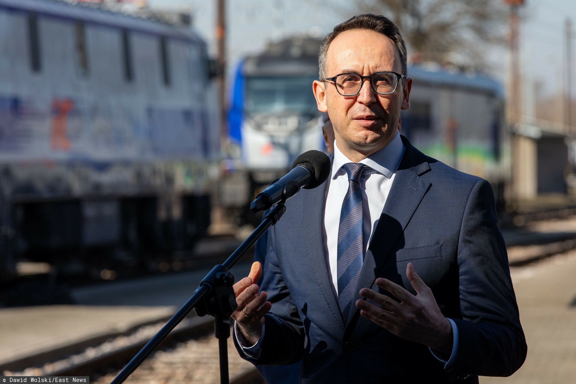Umowa na budow? nowej lokomotywowni na bocznicy Warszawa Groch�w
Fot. Dawid Wolski/East News, 20.03.2025. Warszawa. Briefing prasowy z udzialem ministra infrastruktury Dariusza Klimczaka w zwiazku z podpisaniem umowy na budowe nowej lokomotywowni na bocznicy Warszawa Grochow.
N/z: minister infrastruktury Dariusz Klimczak
Dawid Wolski