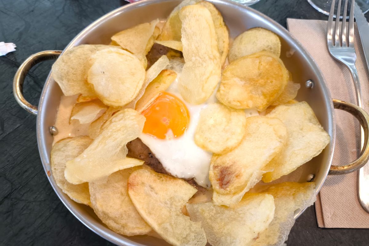 Na obiad podali chipsy, na kolację dorsza. Na samo wspomnienie cieknie ślinka