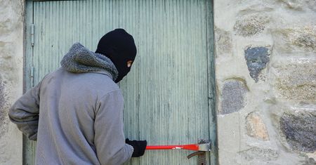 Dziwne znaki przy mieszkaniach. Lokatorzy podejrzewają, że to tajny kod złodziei