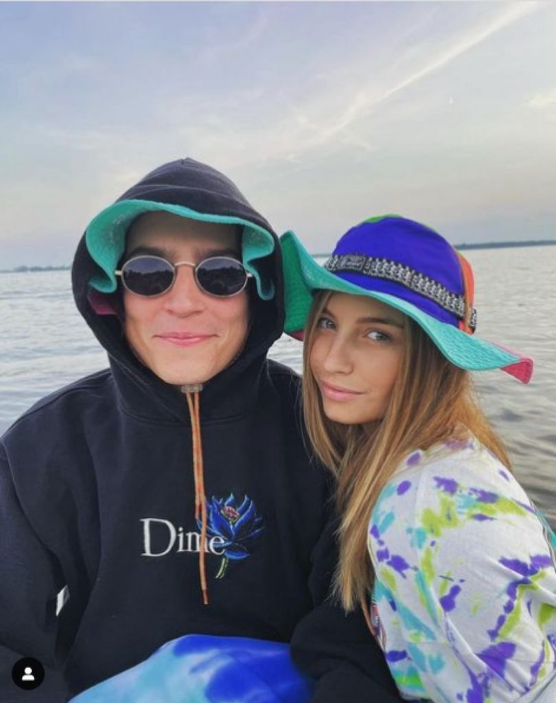 Julia Wieniawa i Nikodem Rozbicki wybrali się na komunię siostry celebrytki