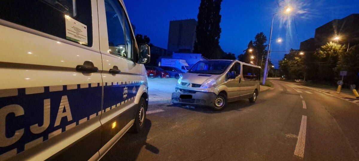 Nietrzeźwy kierowca renaulta zakończył jazdę na słupku przeszkodowym na ul. Lwowskiej