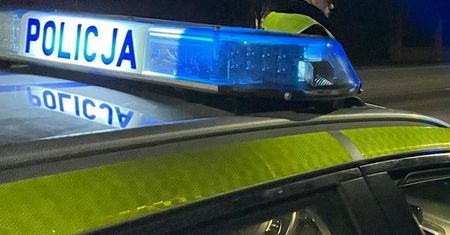 Warszawa. Motocyklista wjechał w radiowóz, nie miał nawet prawa jazdy