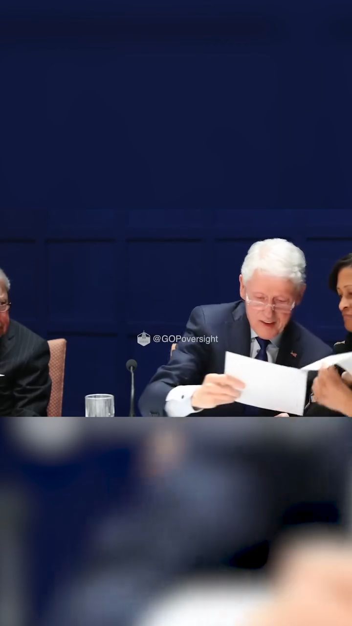 Bill Clinton podczas składania zeznań