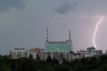 Lubelskie: Burze i gwałtowne wzrosty stanów wód. IMGW ostrzega