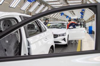 Boom na chińskie auta w Polsce. MON szykuje ograniczenia