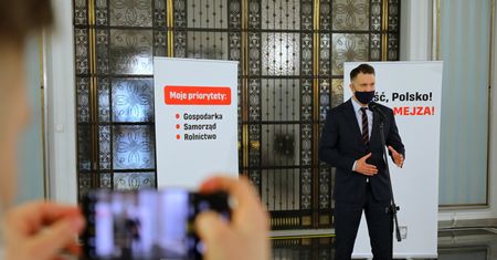 "Wyjaśnienia albo dymisja". Zaskakująca reakcja z klubu PiS ws. wiceministra Mejzy