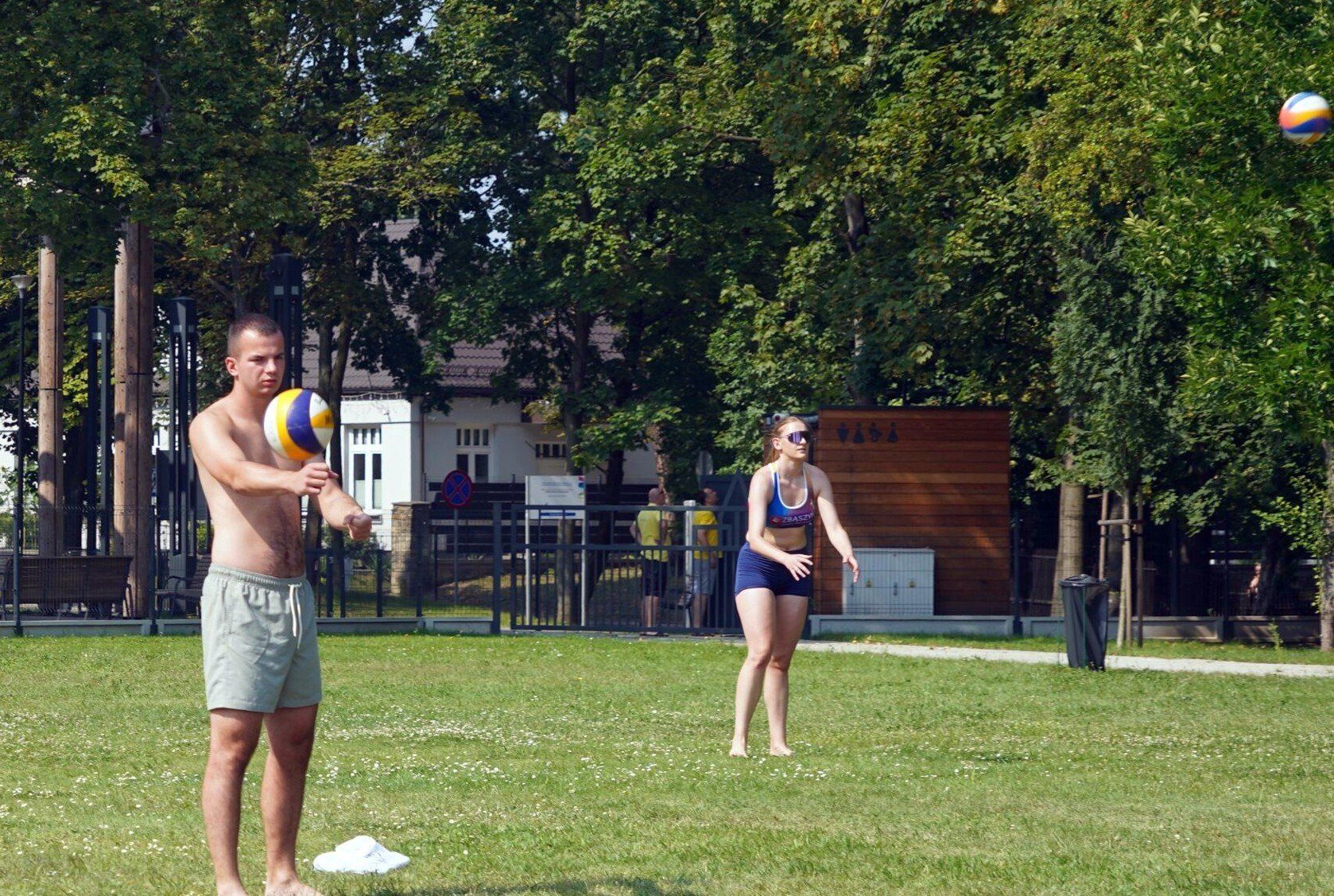 Tłumy olkuszan na otwartym kąpielisku na &#34;Czarnej Górze&#34;.