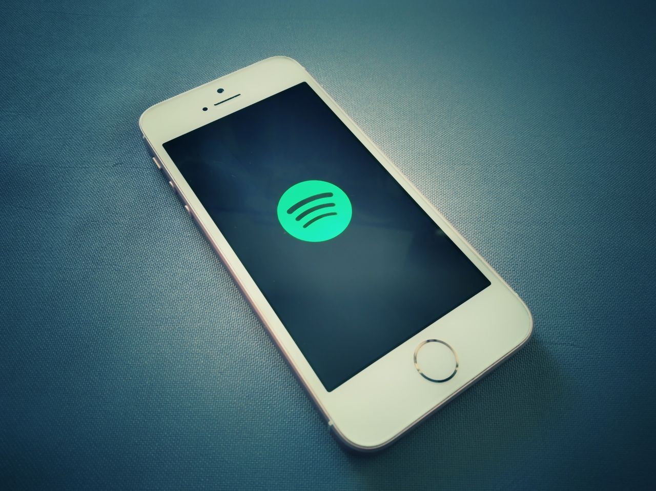iPhone bez Spotify: wiele aplikacji chwilowo nie działa (fot. Kamil Dudek)