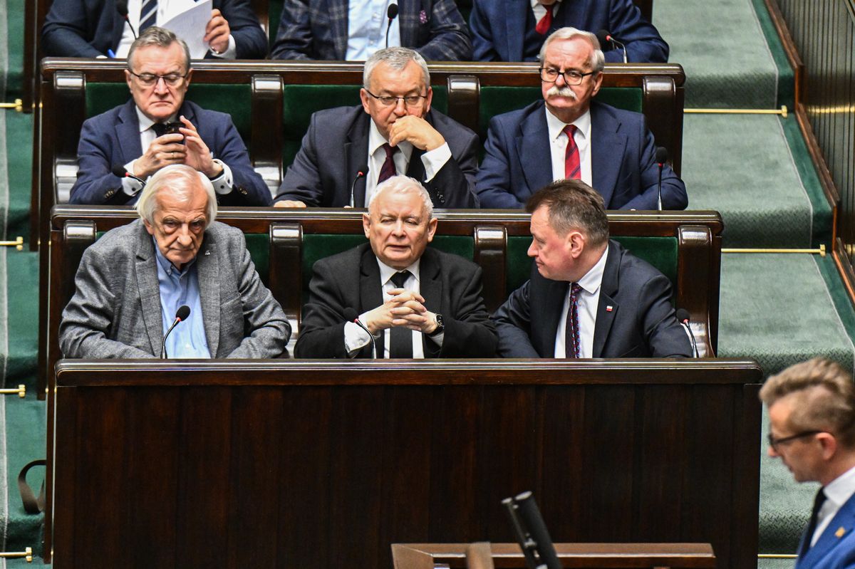 pis, kongres pis, Jarosław Kaczyński, wybory prezydenckie Politycy PiS dostali pilne SMS-y. Partia zwołuje kongres