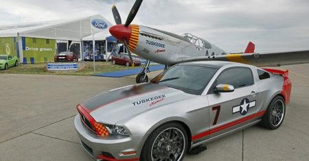Ford Mustang Red Tail (2012) - lotnicze aspiracje [wideo]