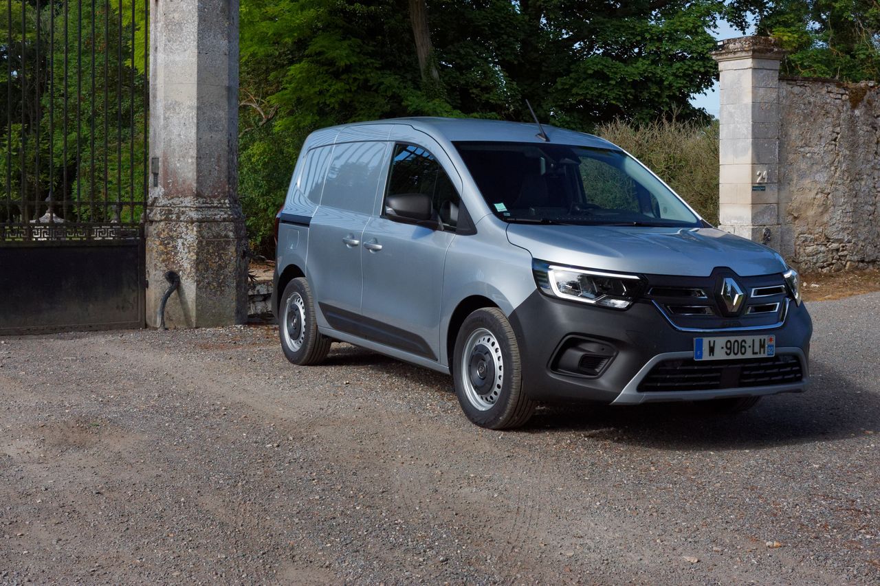 Renault Kangoo E-Tech i Master E-Tech. Elektryczne dostawczaki z większym zasięgiem