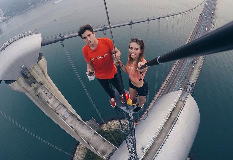 Rosjanka robi najbardziej niebezpieczne selfie!