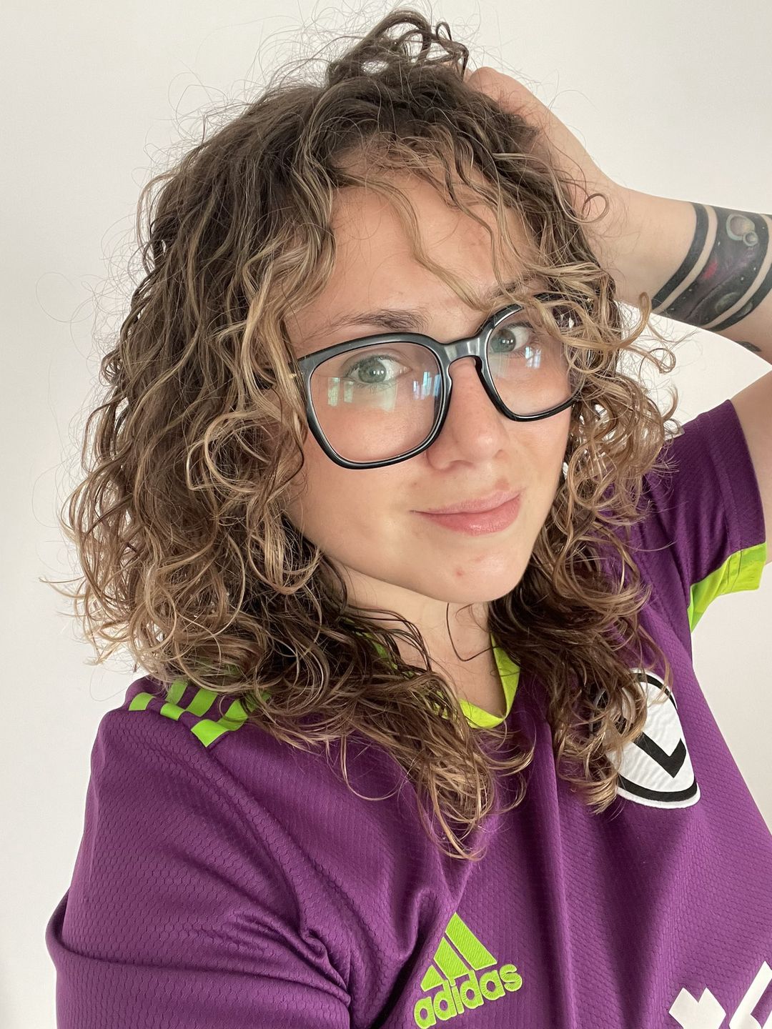 Maja Walczuk, asystentka w Kancelarii Premiera zorganizowała zrzutkę na naprawę drzwi i szkolenie psa
