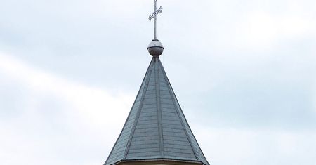 Wszedł do kościelnej toalety i dzwonił po pomoc