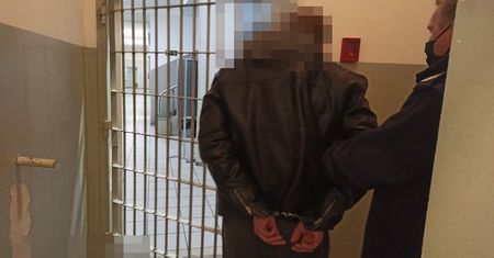 Lubin. Pobili 74-latka dla telefonu. Trafili za kratki