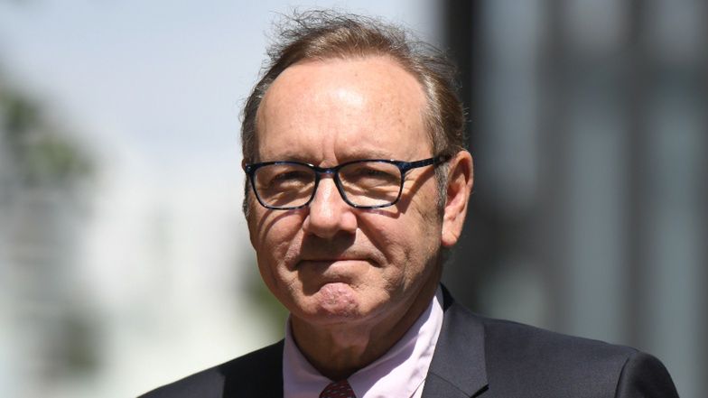 Jest wyrok w sprawie Kevina Spacey'ego! Zniesławiony gwiazdor POPŁAKAŁ SIĘ w sądzie