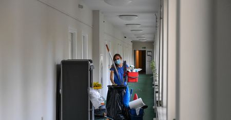 Koronawirus. Pokaz handlowy garnków w COVID-owym izolatorium? Hotel wciąż musi zarabiać