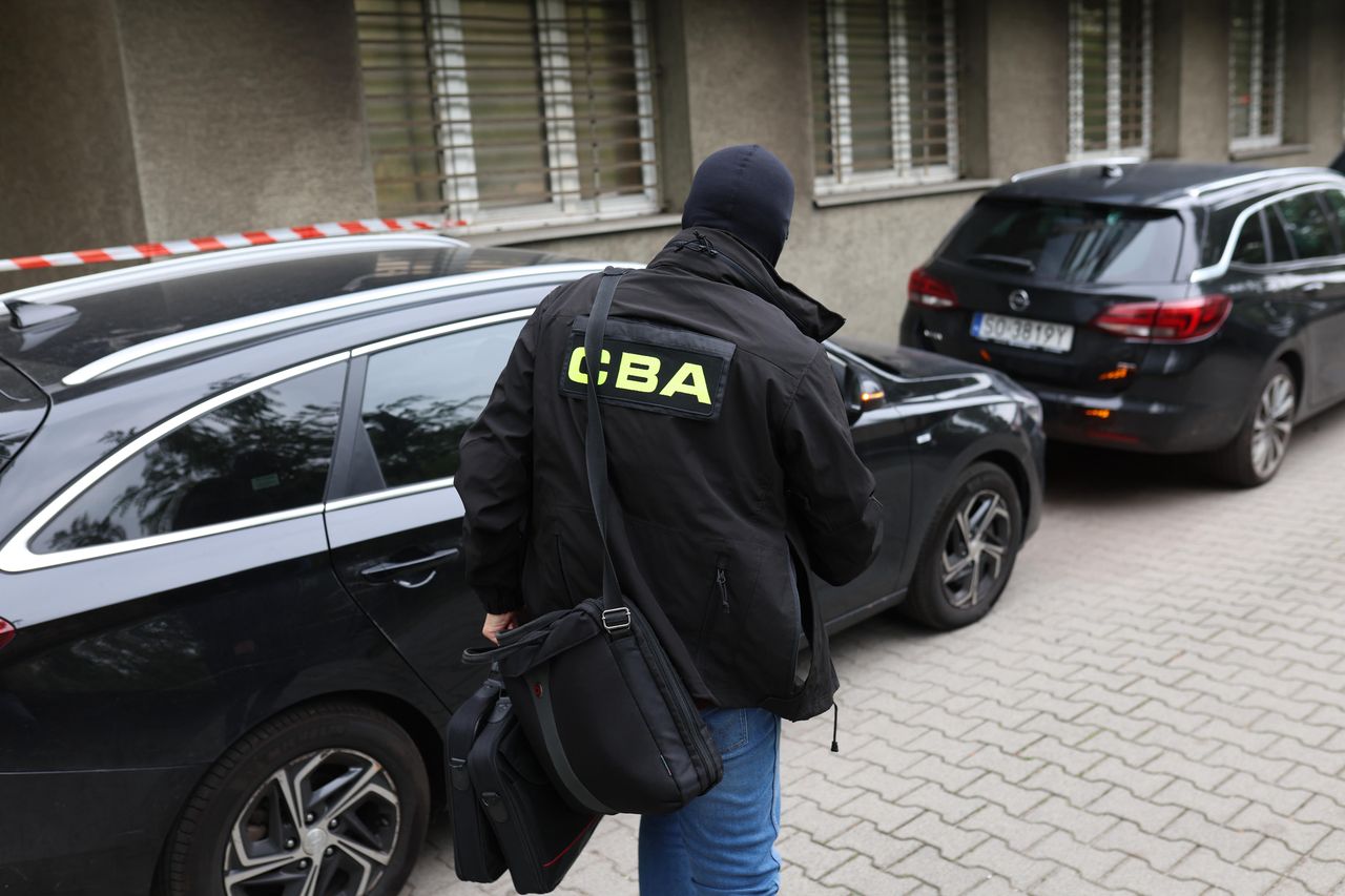 CBA zatrzymało cztery osoby. Łapówki miały ułatwić inwestycje deweloperskie