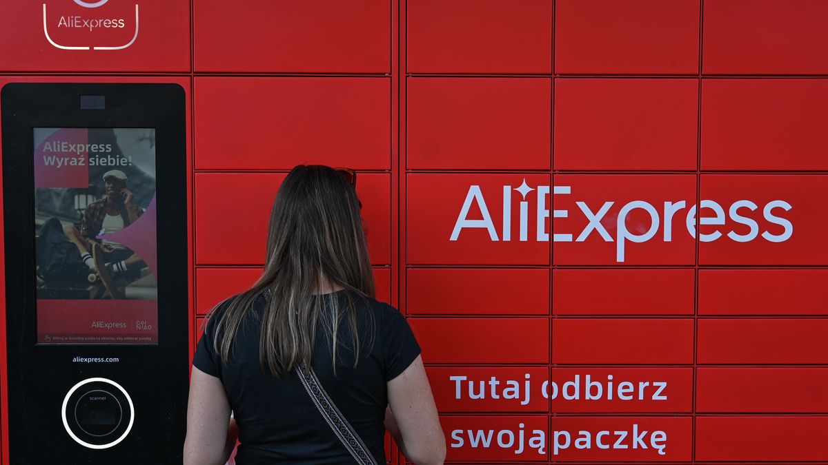 A woman picks up the package from the AliExpress machine in Rzeszow center.
On Tuesday, July 19, 2022, in Rzeszow, Podkarpackie Voivodeship, Poland. (Photo by Artur Widak/NurPhoto via Getty Images)