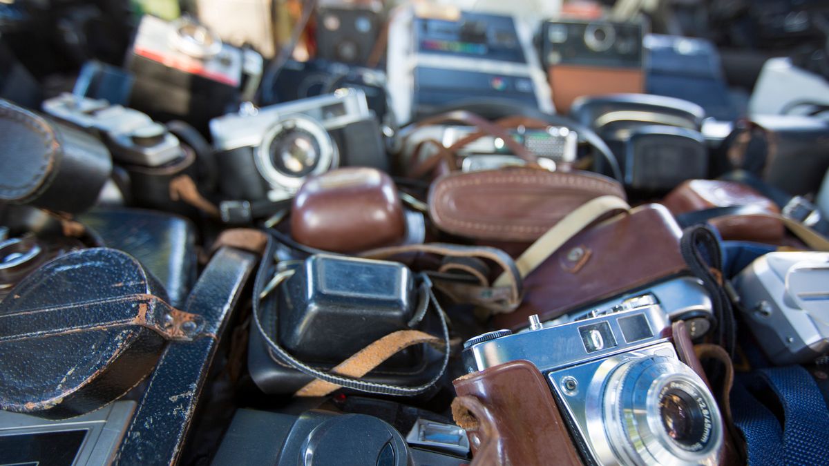 Komu więcej aparatów? Źródło: Depositphotos