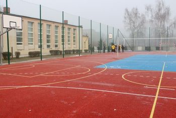 Legnica: Zakończyła się budowa nowoczesnego, wielofunkcyjnego boiska