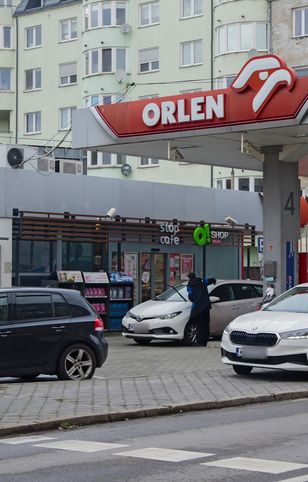 Na jednej ulicy prywatna stacja i Orlenu. Różnica wprawia w osłupienie