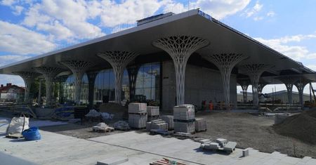 Wyjątkowo pechowa inwestycja. Budowa Dworca Metropolitalnego przeciągnie się o kolejne miesiące