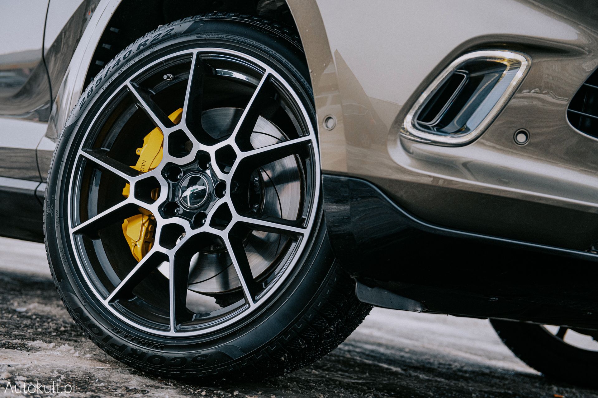 Aston Martin DBX (2022)