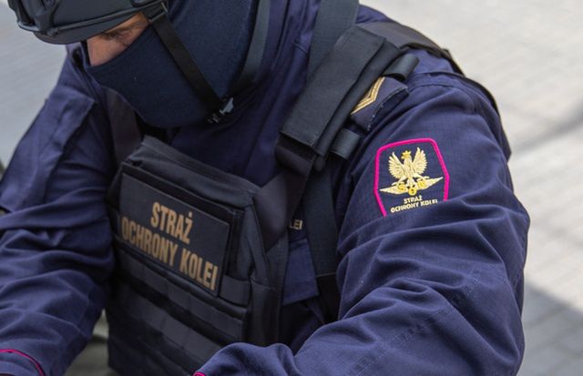 Palił ,,skręta’’ na peronie