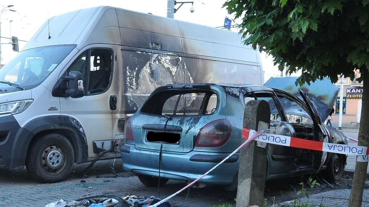 Pożar nissana na parkingu przy ul. 1 Maja w Lublinie