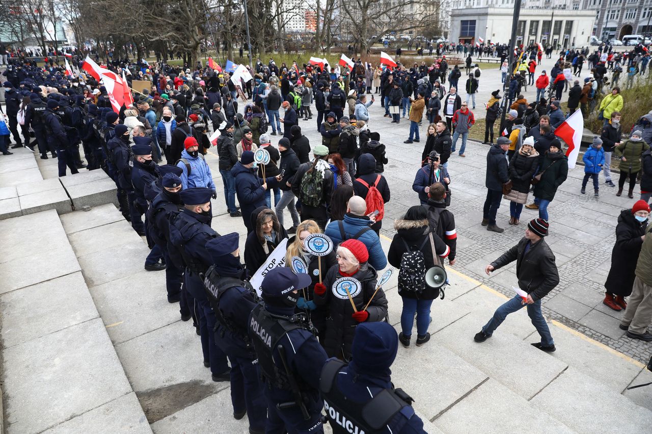 Warszawa. Bilans protestu. Prawie 800 wniosków do sądu, ponad pół tysiąca notatek do sanepidu