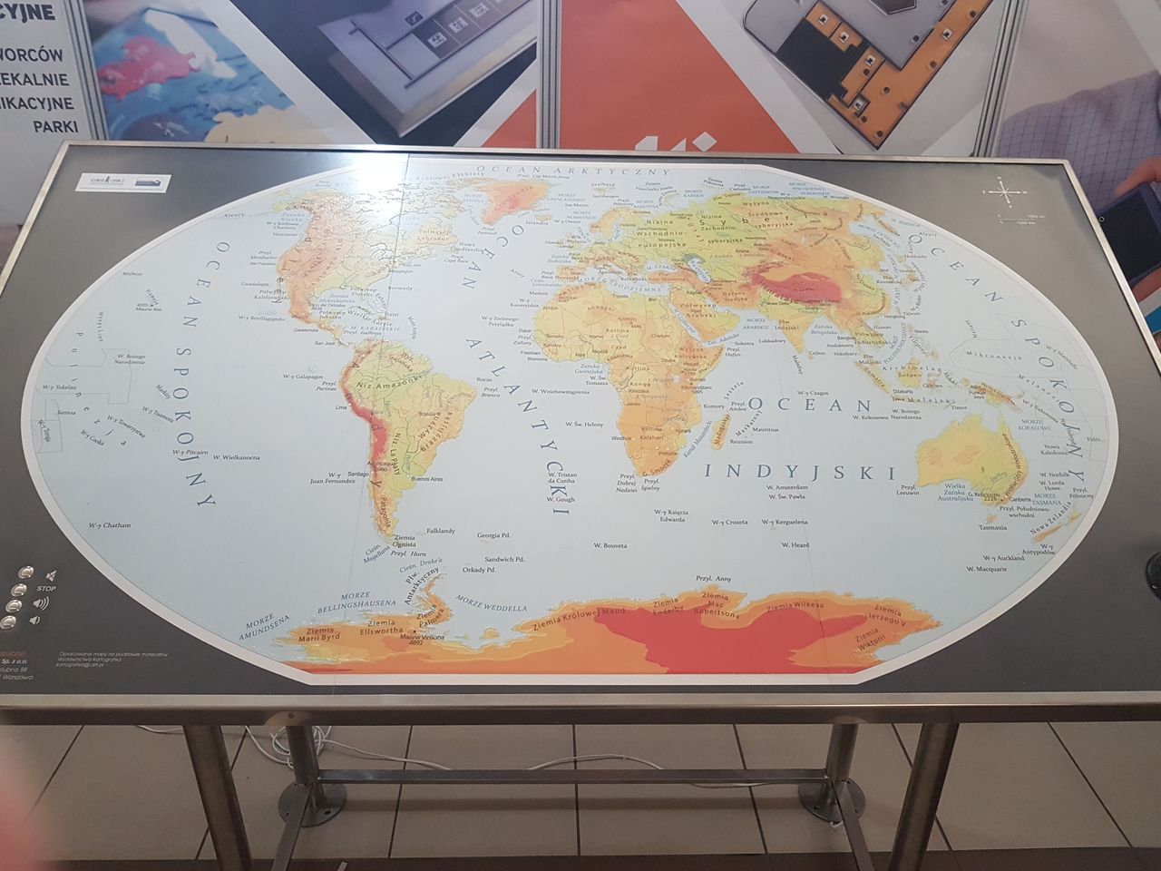 Druk wypukły - mapa świata