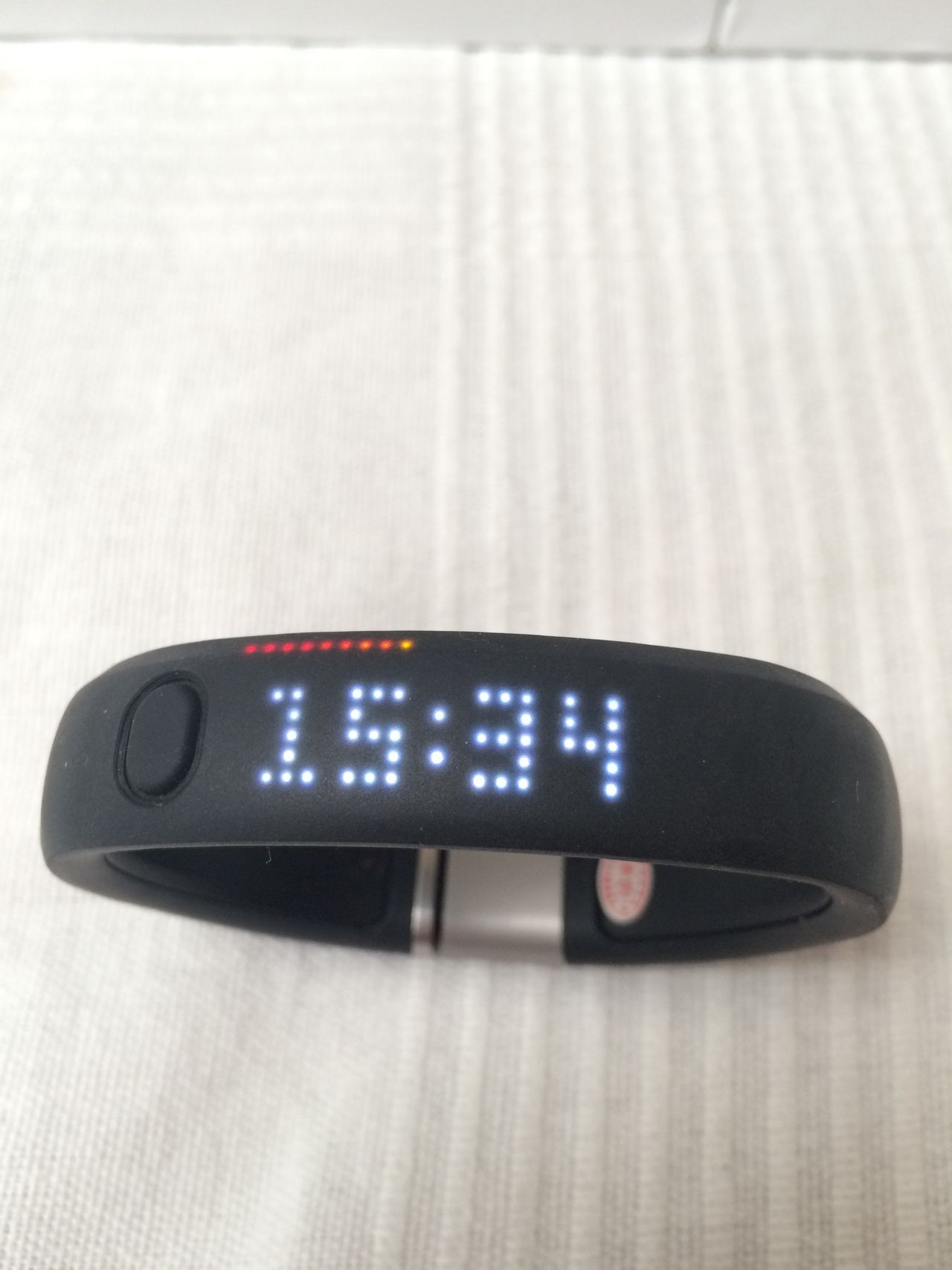 Nike+ Fuelband to nie tylko monitor aktywności, ale przyjemny zegarek.