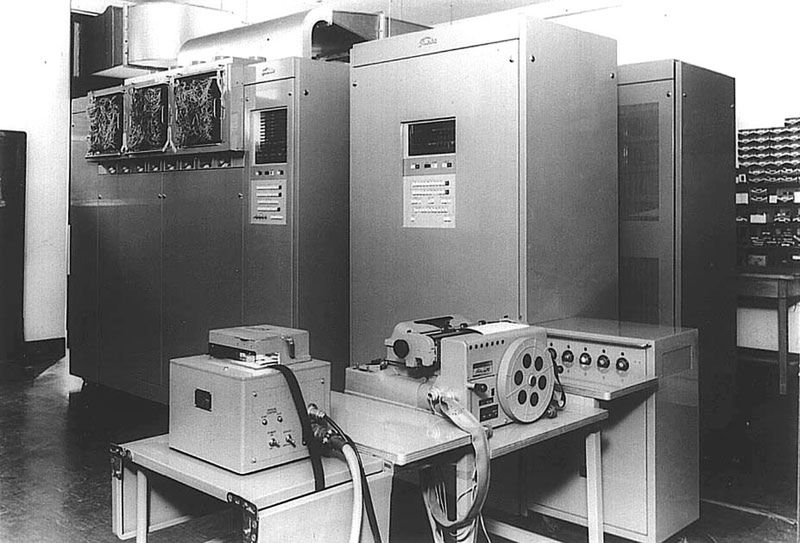 KT-Pilot, pierwszy japońskie komputer stworzony przez  Tokyo Shibaura Electric  i Uniwersytet w Kyoto. (1962 r.)