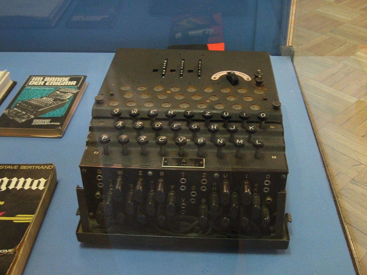 Enigma na wystawie w Muzeum Techniki w Warszawie (źródło: Wikipedia.pl)