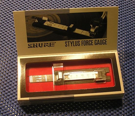 Probierz nacisku igły na płytę - Shure Stylus Gauge (z Wikipedii)