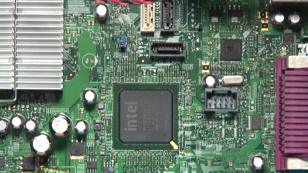 Wakacyjny projekt: składamy PeCeta do grania za... 300 zł