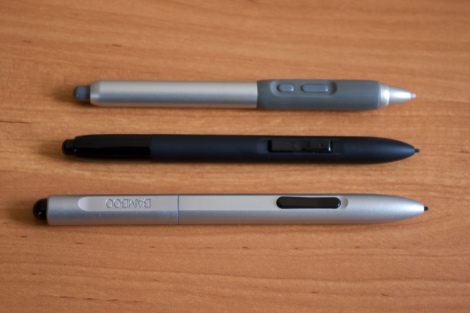 Od góry: piórko Graphire 4, Bamboo Fun, Bamboo Special Edition