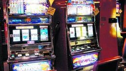 Gang "jednorękich bandytów" z Jarocina miał zarobić pięć milionów złotych na nielegalnym procederze. Oskarżono 32 osoby.