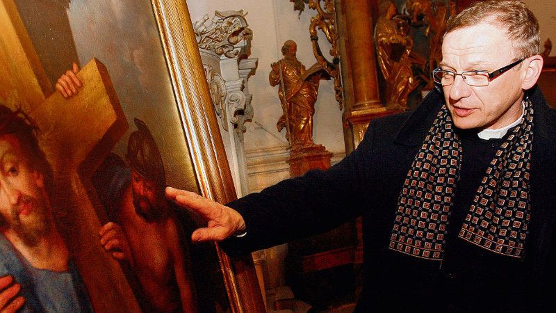 Ksiądz Krzysztof Ziobrowski, proboszcz w Zwróconej, opiekuje się trzema kościołami