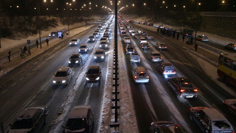 Jedna z głównych arterii Warszawy rozpada się na oczach kierowców