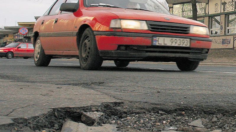 By dostać odszkodowanie, trzeba mieć zdjęcie dziury i świadka