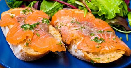 Gotowanie na ekranie: panini z łososiem a'la gravlax