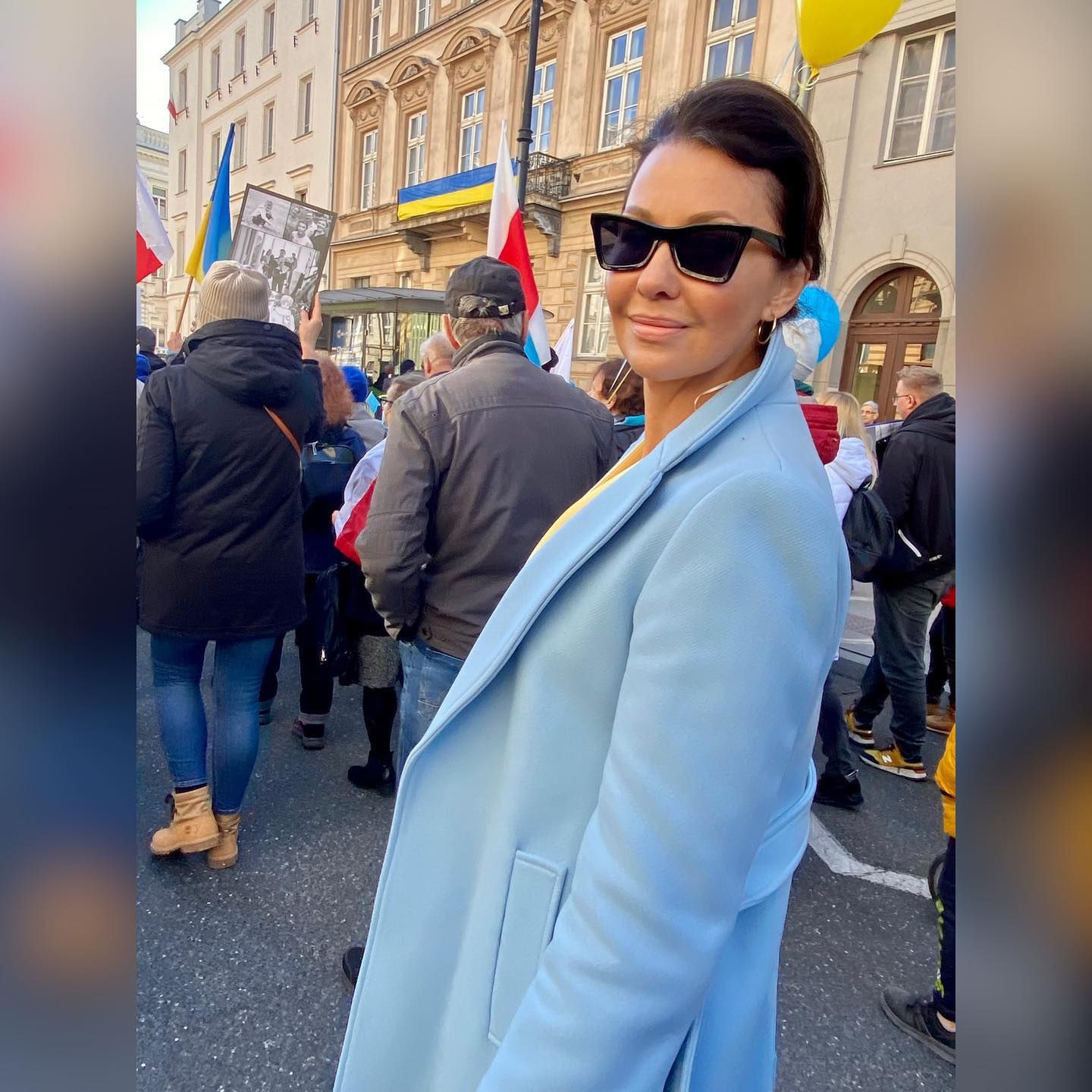 Anna Popek na marszu przeciw wojnie