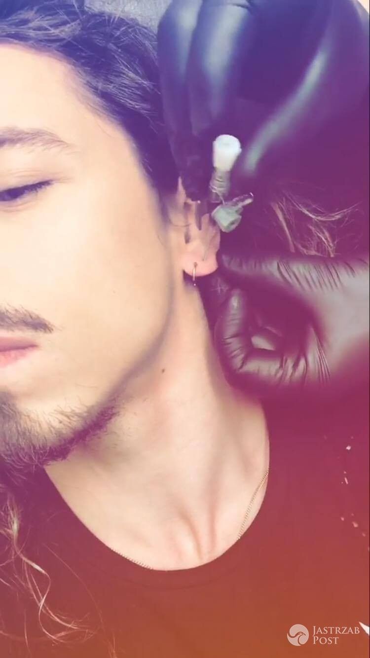 Michał Szpak przekuł ucho