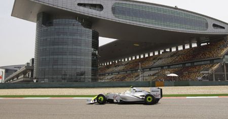 2. trening: Kubica znów bardzo daleko
