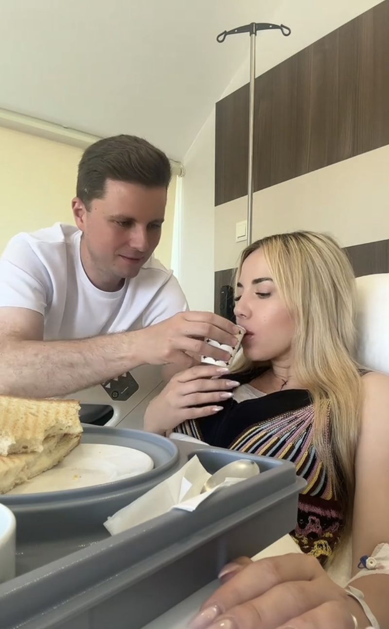 Partner Marianny Schreiber pomógł jej zjeść obiad 