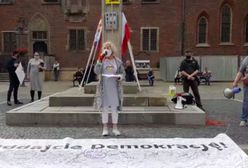 Wrocław. Protest opozycji na Rynku. PiS pod pręgierzem